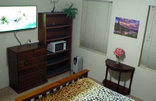 Stirling Cabin | Master retreat at Private Estate Near Perth CBD
