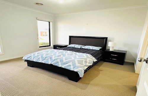 Beveridge Bed & Breakfast | Master room with Private Ensuite!