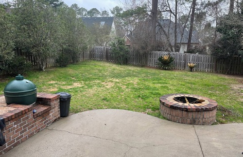 Riverwood Plantation House | MASTER'S READY! 4 bm, 2.5 bath with lg hot tub and lg fenced back yard