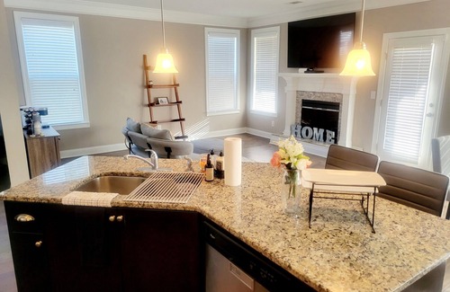 Evans House | Master's Rental with 4500 sqft. 10 miles to tournament