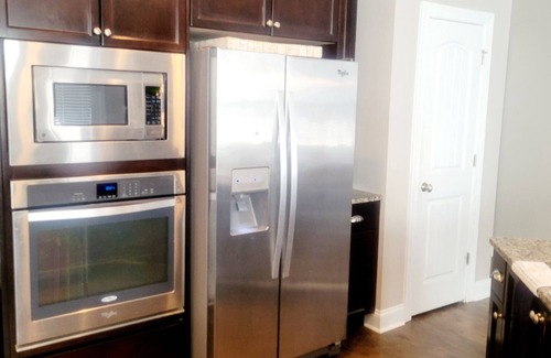 Evans House | Master's Rental with 4500 sqft. 10 miles to tournament