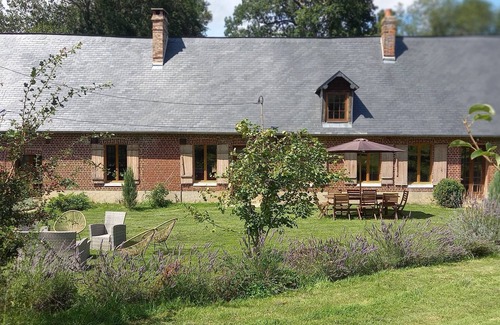 Angiens Bed & Breakfast | Master suit at "Maison Silleron". Breakfast included.5*