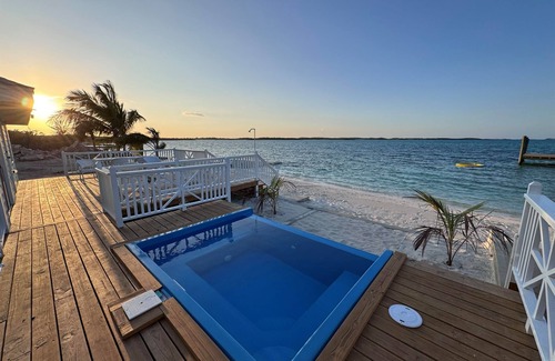 George Town Villa | Master Suite & 1Bed Beachfront - Calm Water Villas