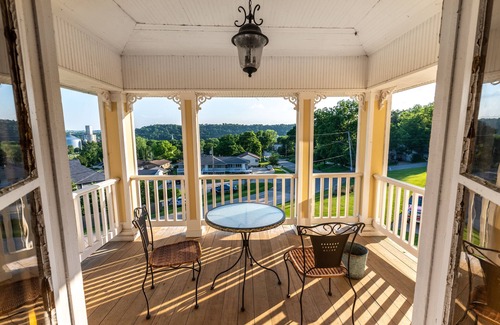 Elkader House | Master Suite at Elkader Jailhouse Inn