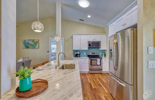 Long Meadow House | Master Suite, SALT Pool, Golf, Near Sandy Beaches