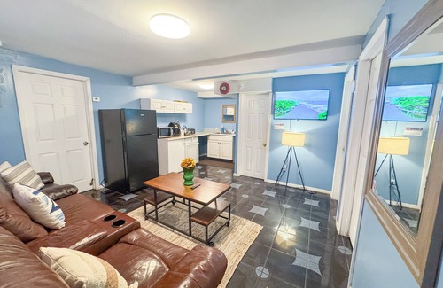 Queens Apartment | MASTER SUITE Studio- Private Entrance and Bathroom