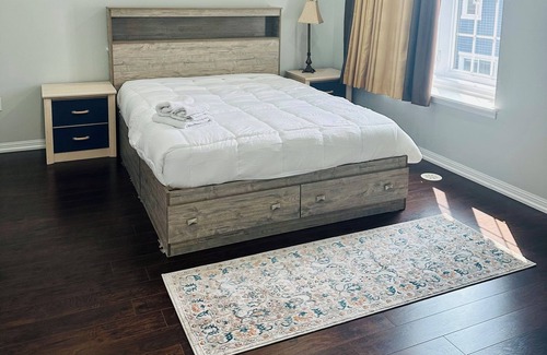 Brampton House | Masterbedroom Master-Sweet in Brampton