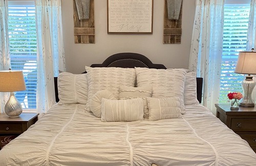 Bath House | MASTERS WEEK Rental! COZY & CLEAN! 8 mi to Augusta National!