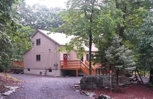 Rowland House | Masthope/Ski Big Bear Community in Northern Pocono Stone's Throw from Lake