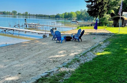Smyrna House | Maston Lake Paradise-Sleeps 12-Lake Getaway! Sand Lake MI