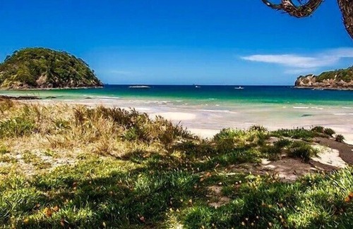 Matapouri Cottage | MATAPOURI DUNES - MATAPOURI HOLIDAY HOME, with a garden in Matapouri