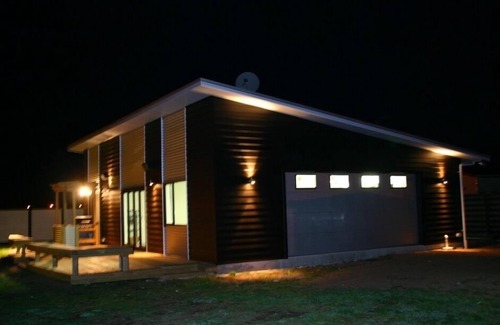 Matarangi House | Matarangi Beach Bach