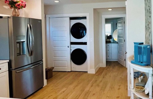 Matlacha Apartment | Matlacha Cottage 2/2 remodeled& sunsets!n