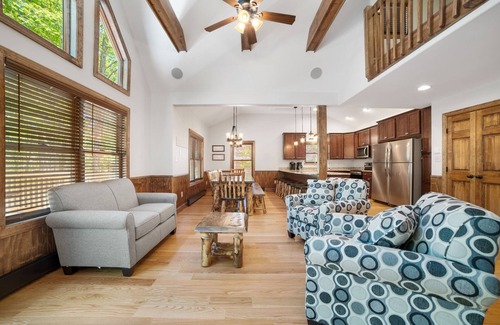 Lake Harmony Estates House | "Matterhorn" Near JFBB Skiing, Elevator, Private Hot Tub, Firepit, Pool Table, Grill