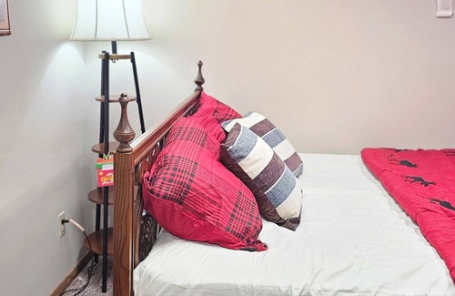 Fort Gary House | Mature neighbourhood - A Basement Room. 6 minutes to U of M. 5mins to Kings Park