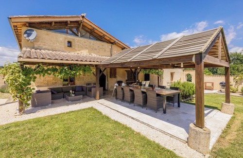 Armillac House | Maussac has a private swimming pool and beautiful view