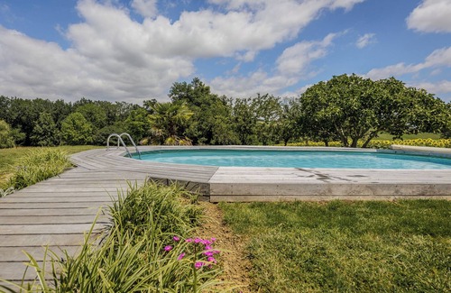 Armillac House | Maussac has a private swimming pool and beautiful view