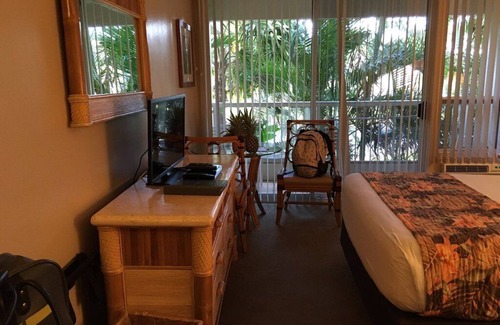 Kihei Resort | Maui Banyon Resort Studio Unit Sleeps 2
