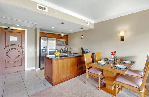 Honokowai Condo | Maui Resort Rentals: Honua Kai – 6 Total Bedrooms, 7th Floor Stunning Deluxe Ocean and West Maui Mountain Views!