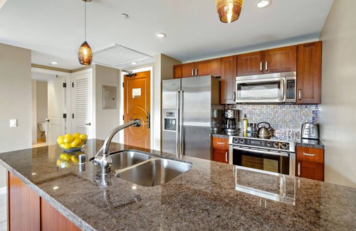 Honokowai Condo | Maui Resort Rentals: Honua Kai – 6 Total Bedrooms, 7th Floor Stunning Deluxe Ocean and West Maui Mountain Views!