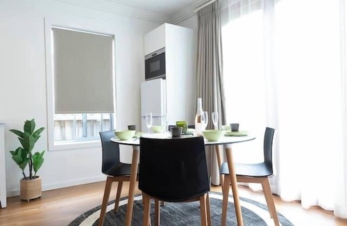Cromer Apartment | Maverick's- Insurance or Renovation Accommodation
