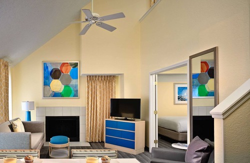 Westlake Hotel | Maximum Comfort and Styles! Free Parking, Onsite Swimming Pool, Pets Allowed