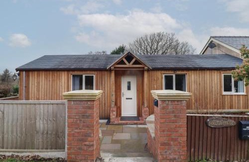 Llanfyllin House | May Cottage