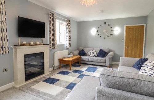 Llanfyllin House | May Cottage