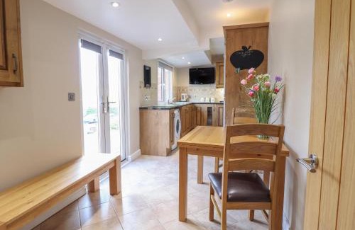 Llanfyllin House | May Cottage
