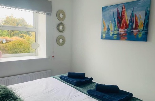 New Forest District Apartment | May Cottage - Heart of Vibrant Village & 10 mins Walk to Beach