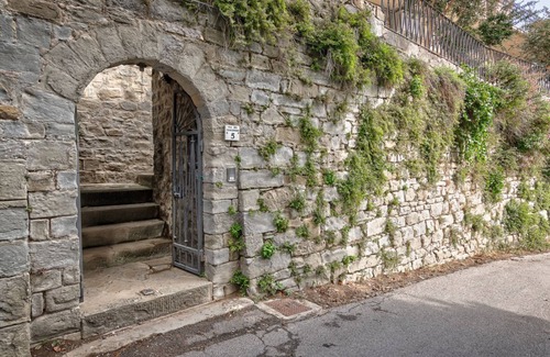 Cortona Old Town House | Maya Luxury Home - private garden for breathtaking view, nearby the centre