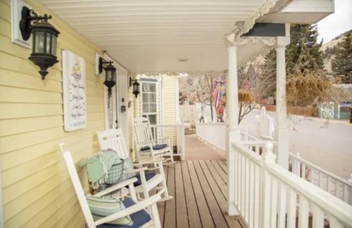 Creede House | Mayfly Manor 3-bedroom townhome in charming Creede Colorado