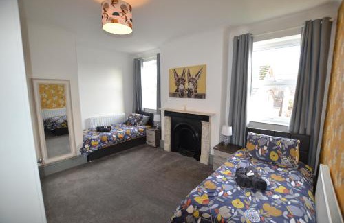 Salisbury Apartment | Maytree 2 Bed Apartment - STAYSEEKERS