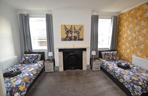 Salisbury Apartment | Maytree 2 Bed Apartment - STAYSEEKERS