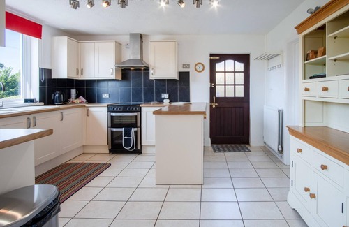 Tenby House | Maytree Cottage - 4 Bedroom Holiday Home - Tenby