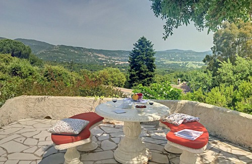 Grimaud House | MAZET CORIOLAN DANS RÉSIDENCE PRIVÉE AVEC PISCINE