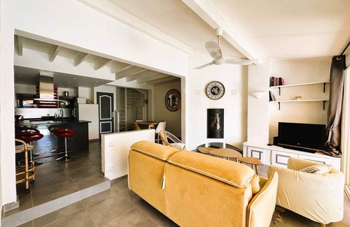 La Londe-les-Maures House | Mazet Provençal with air conditioning for 4 people with a private pool in the Domaine de Valcros.