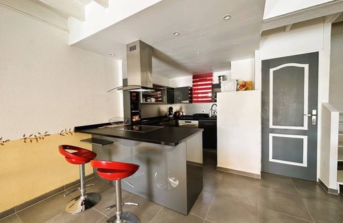 La Londe-les-Maures House | Mazet Provençal with air conditioning for 4 people with a private pool in the Domaine de Valcros.