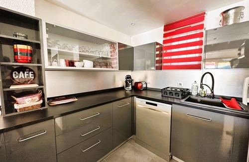 La Londe-les-Maures House | Mazet Provençal with air conditioning for 4 people with a private pool in the Domaine de Valcros.