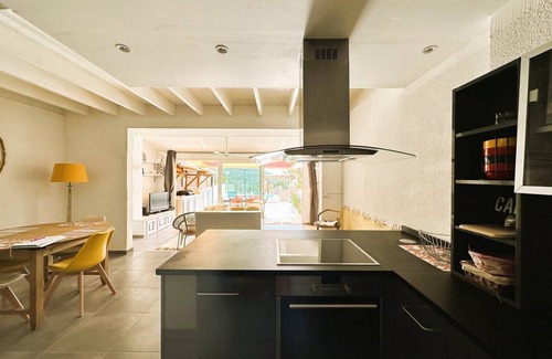 La Londe-les-Maures House | Mazet Provençal with air conditioning for 4 people with a private pool in the Domaine de Valcros.