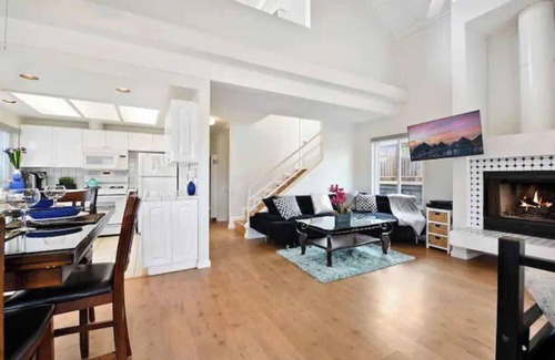 Central Mission Beach House | MB! 6BR Beachhouse- 4 parking spaces Sleeps 20+