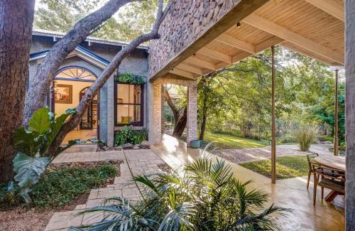 Victoria Falls Hotel | Mbano Manor Hotel Victoria Falls