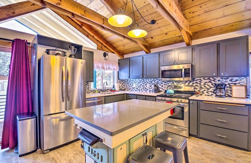 McCall Cabin | McCall Retreat w/Hot Tub - 1/2 Mi to Downtown!