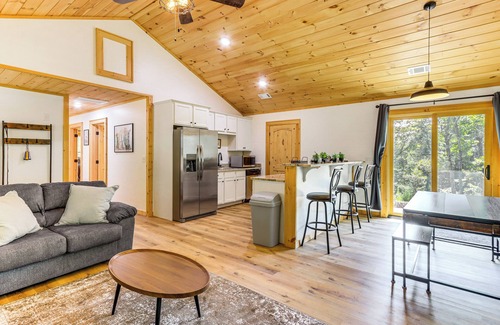 McCaysville House | McCaysville Cabin: Fire Pit, BBQ + More!