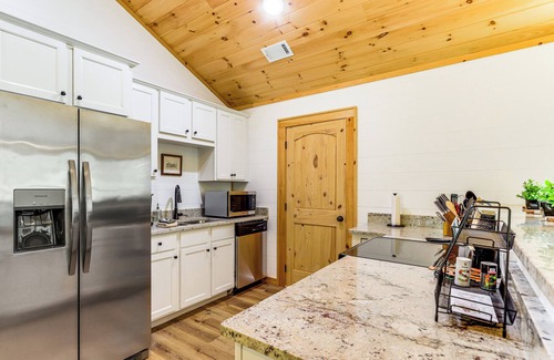 McCaysville House | McCaysville Cabin: Fire Pit, BBQ + More!