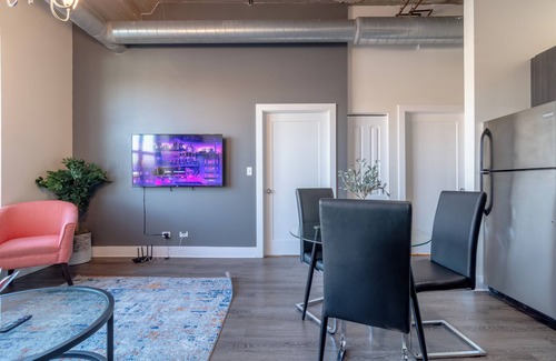 Near South Side Apartment | McCormick 2B/2Ba for up to 8 guests with Skyline view and Optional parking
