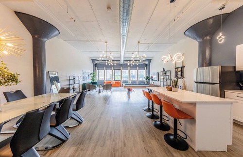 Prairie District Apartment | McCormick 5B/3Ba Luxury Suite for groups/12 guests