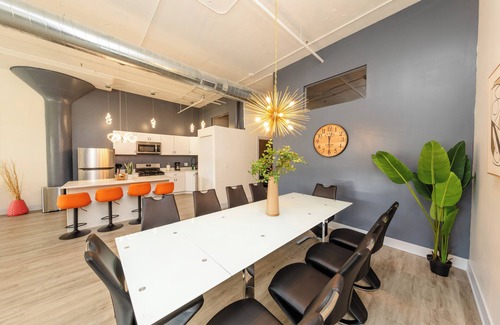 Prairie District Apartment | McCormick 5B/3Ba Luxury Suite for groups/12 guests
