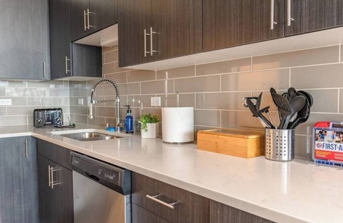 Prairie District Apartment | McCormick Place 3b/2b family oasis with optional parking for up to 10 guests