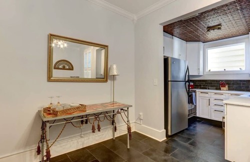 Historic District - North Apartment | McDonough Place - Historic | Quiet | Chic